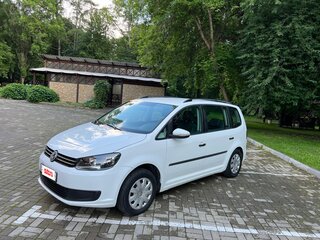 2014 Volkswagen Touran I Рестайлинг 2, белый, 950000 рублей, вид 3