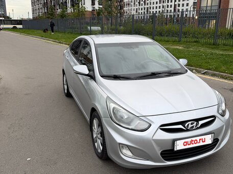 2012 Hyundai Solaris I, серебристый, 770000 рублей, вид 2