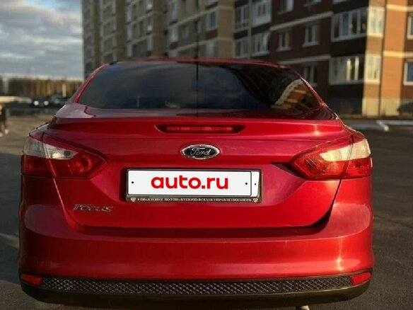 2012 Ford Focus III, красный, 1000000 рублей - вид 3