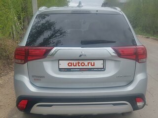 2018 Mitsubishi Outlander III Рестайлинг 3, серебристый, 2100000 рублей, вид 5