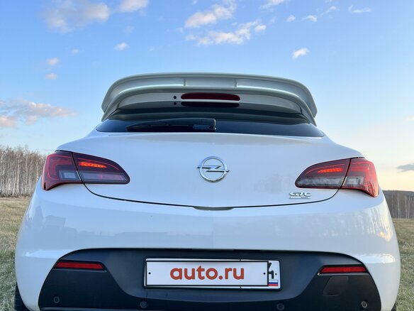 2013 Opel Astra GTC J Рестайлинг, белый, 1350000 рублей - вид 13