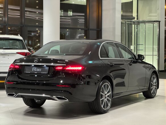 2024 Mercedes-Benz E-Класс 200 V (W213, S213, C238) Рестайлинг, чёрный - вид 1