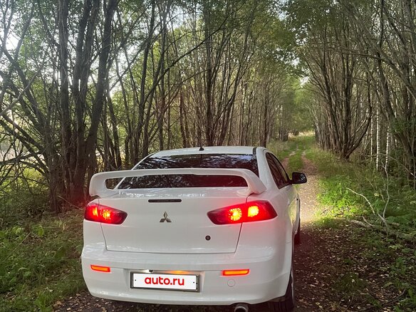 2010 Mitsubishi Lancer X, белый, 700000 рублей - вид 3