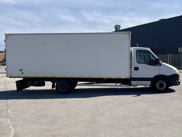 2013 Iveco Daily, белый, 2100000 рублей - вид 3