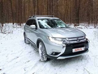 2015 Mitsubishi Outlander III Рестайлинг 2, серебристый, 2220000 рублей, вид 3