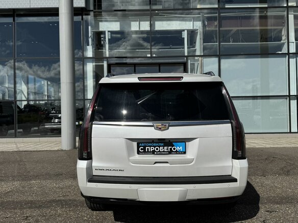 2020 Cadillac Escalade IV, белый, 3665000 рублей - вид 2