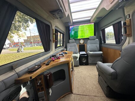 2008 Volkswagen Crafter, чёрный, 3900000 рублей, вид 2