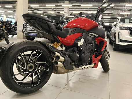 2022 Ducati Diavel V4, красный, 2370000 рублей, вид 5
