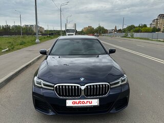2020 BMW 5 серии 540i xDrive VII (G30/G31/G38) Рестайлинг, синий, 6890000 рублей, вид 3