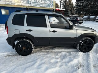 2014 Chevrolet Niva I Рестайлинг, серебристый, 500000 рублей, вид 3
