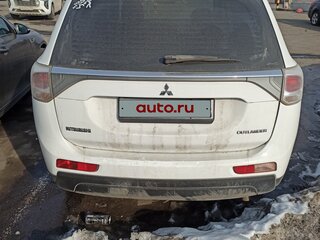 2013 Mitsubishi Outlander III, белый, 1250000 рублей, вид 4