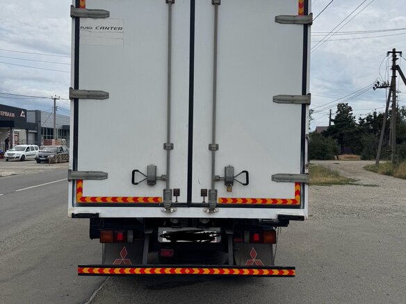2015 Fuso (Mitsubishi) Canter, белый, 3700000 рублей - вид 4