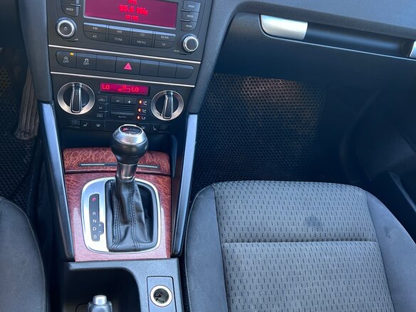 2011 Audi A3 II (8P) Рестайлинг 2, белый, 750000 рублей - вид 14