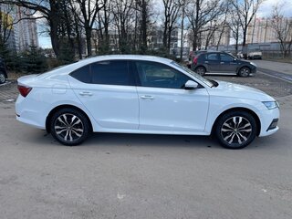 2021 Skoda Octavia IV (A8), белый, 2550000 рублей, вид 2