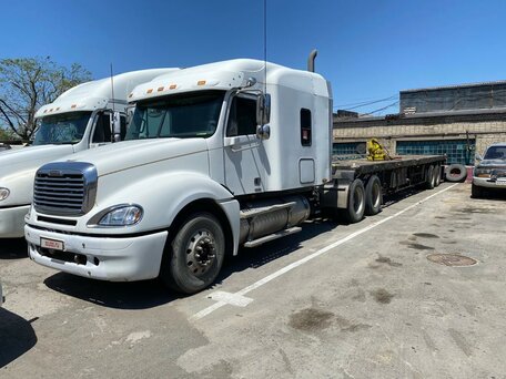 2004 Freightliner Columbia, белый, 2700000 рублей, вид 1