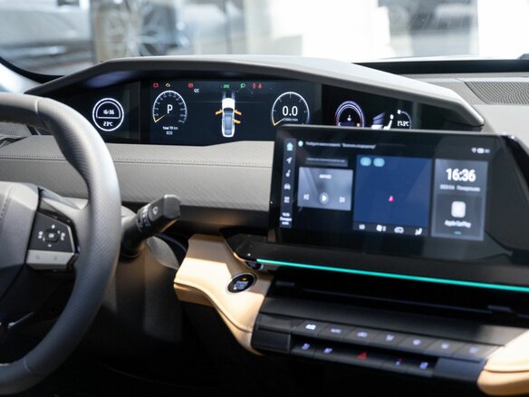 2024 Changan UNI-V I, красный, 3329900 рублей - вид 5
