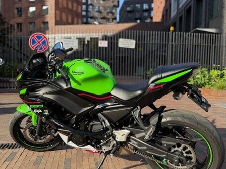 2021 Kawasaki Ninja 650, зелёный, 785000 рублей, вид 2