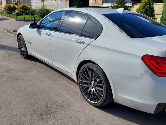 2011 BMW 7 серии 750i V (F01/F02/F04), белый, 5000000 рублей - вид 7