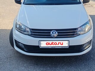 2017 Volkswagen Polo V Рестайлинг, белый, 850000 рублей, вид 3
