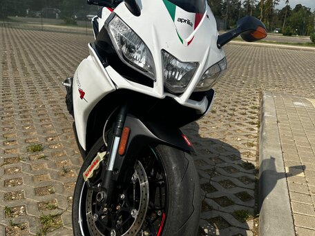 2010 Aprilia RSV4, белый, 875000 рублей, вид 2