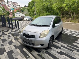 2005 Toyota Vitz II (XP90), серебристый, 280000 рублей, вид 2