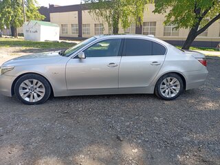 2004 BMW 5 серии 520i V (E60/E61), серебристый, 890000 рублей, вид 4