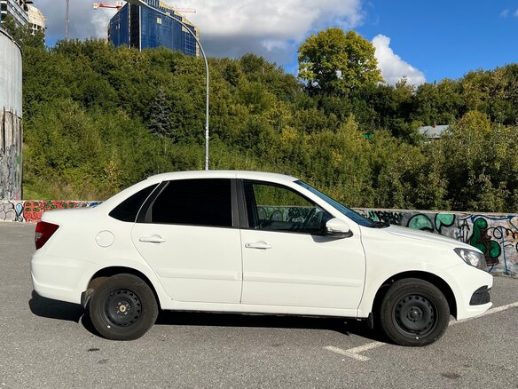 2019 Lada (ВАЗ) Granta I Рестайлинг, белый, 590000 рублей - вид 2
