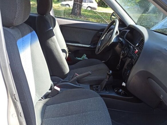 2003 Hyundai Elantra III (XD), серебристый, 439000 рублей - вид 6