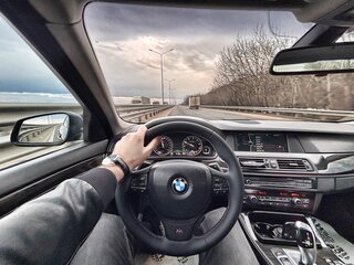 2010 BMW 5 серии 535i VI (F10/F11/F07), чёрный, 1870000 рублей, вид 4