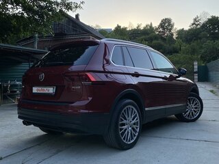 2018 Volkswagen Tiguan II, красный, 2450000 рублей, вид 4