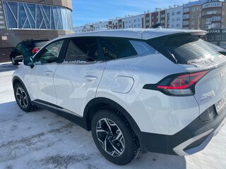 2023 Kia Sportage V, белый, 4250000 рублей, вид 3