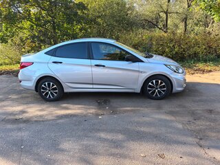 2013 Hyundai Solaris I, серебристый, 600000 рублей, вид 2