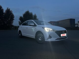 2021 Hyundai Solaris II Рестайлинг, белый, 1350000 рублей, вид 1