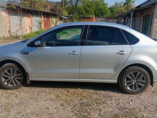 2019 Volkswagen Polo V Рестайлинг, серебристый, 1400000 рублей, вид 4