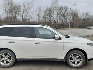2013 Mitsubishi Outlander III, белый, 2100000 рублей, вид 1