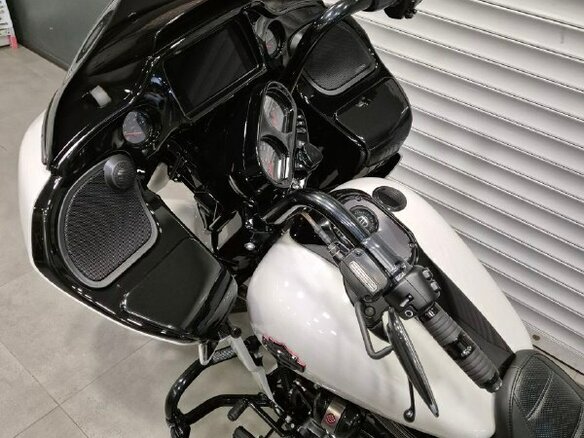 2020 Harley-Davidson CVO Road Glide, серебристый, 2700000 рублей - вид 2