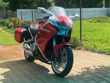 2010 Honda VFR 1200, красный, 950000 рублей, вид 4