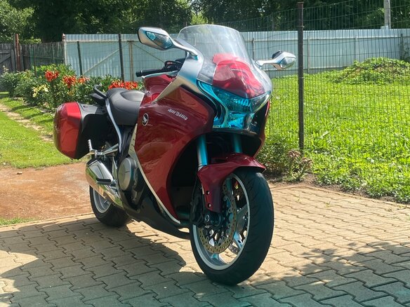 2010 Honda VFR 1200, красный, 950000 рублей - вид 3