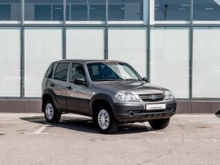 2018 Chevrolet Niva I Рестайлинг, коричневый, 700000 рублей, вид 4