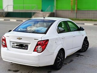 2013 Chevrolet Aveo II, белый, 560000 рублей, вид 1