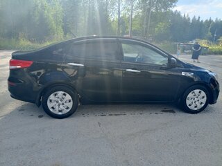 2015 Kia Rio III Рестайлинг, чёрный, 930000 рублей, вид 3