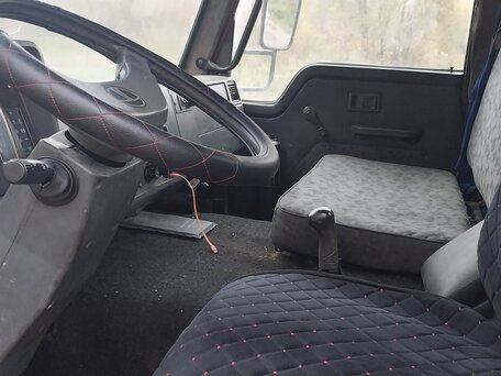 2010 TATA 613, красный, 800000 рублей, вид 3