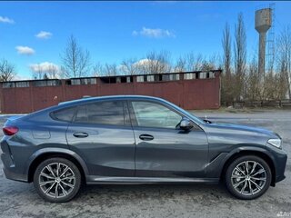 2022 BMW X6 40i III (G06), серый, 7800000 рублей, вид 5