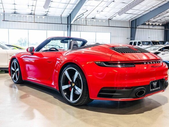2022 Porsche 911 Carrera 4S VIII (992), красный, 22246671 рублей - вид 4