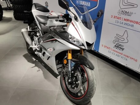 2020 Yamaha YZF-R3, серебристый, 500000 рублей, вид 2