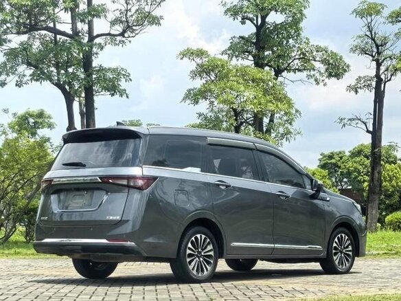 2022 Wuling Jiachen, серый, 1350000 рублей - вид 5