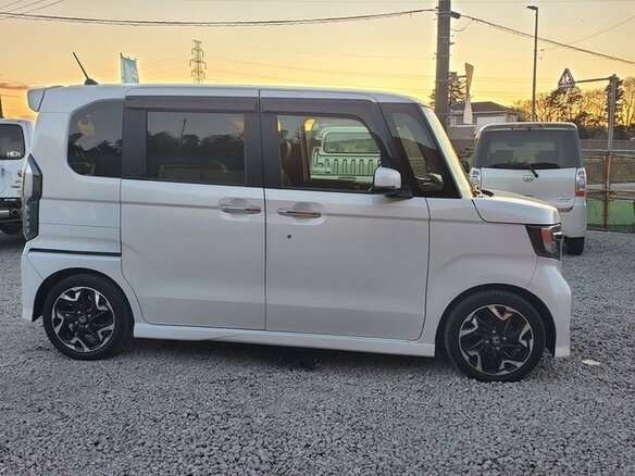 2022 Honda N-BOX II Рестайлинг, белый, 677000 рублей - вид 9