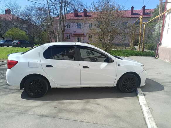 2018 Renault Logan II, белый, 760000 рублей - вид 1
