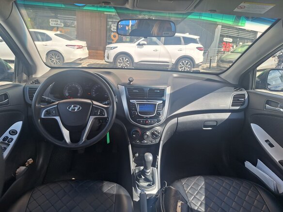 2012 Hyundai Solaris I, чёрный, 700000 рублей - вид 6