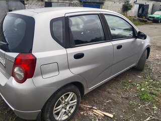 2010 Chevrolet Aveo I Рестайлинг, серебристый, 470000 рублей, вид 3